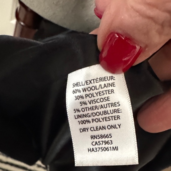 Wool Single Button, Lined Women's Relaxed Coat - Picture 6 of 9